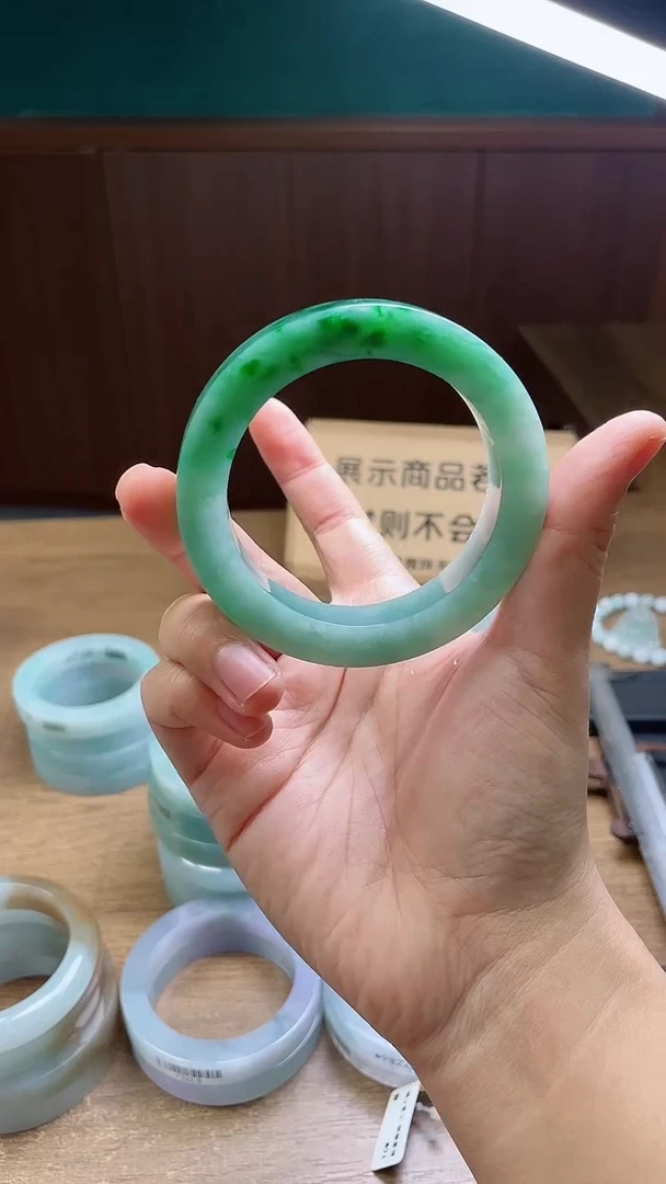定制翡翠手镯未镶嵌定制