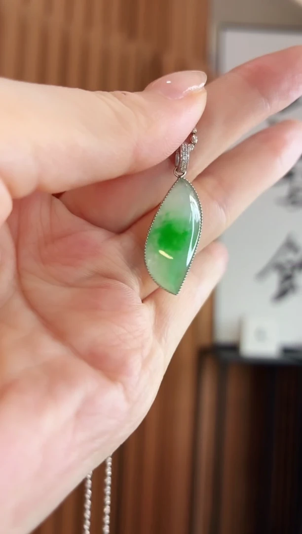 翡翠18K金镶嵌吊坠(不含链)吊坠