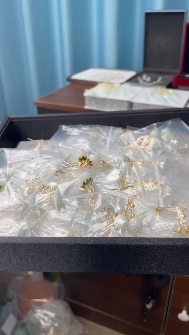 翡翠未镶嵌耳坠耳钩 多样性发其一