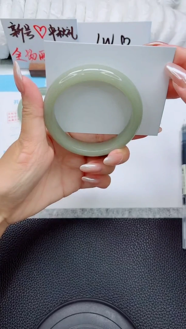 未镶嵌手镯石英质玉156-59.1