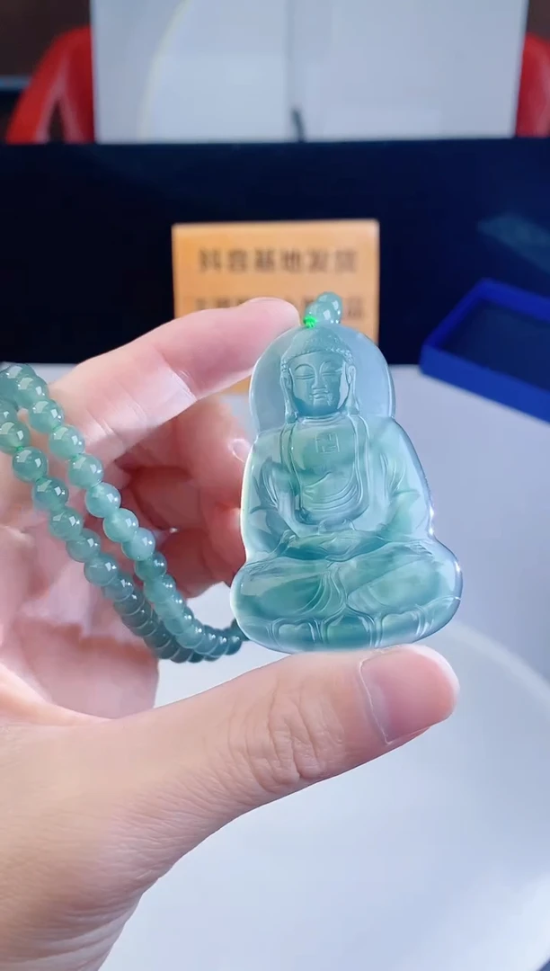 颈饰未镶嵌翡翠