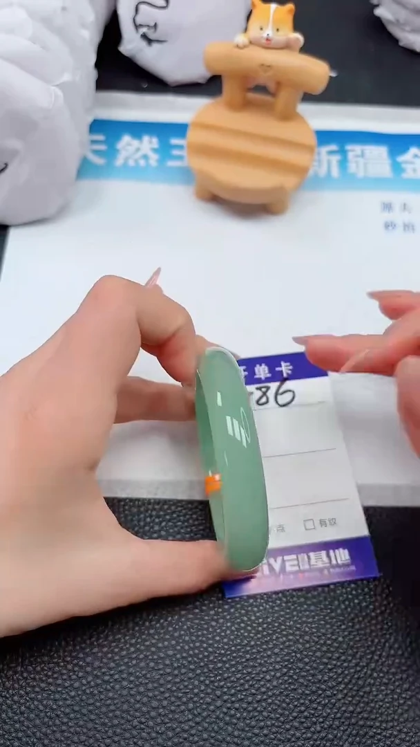 【闪购商品】石英质玉手镯未镶嵌586