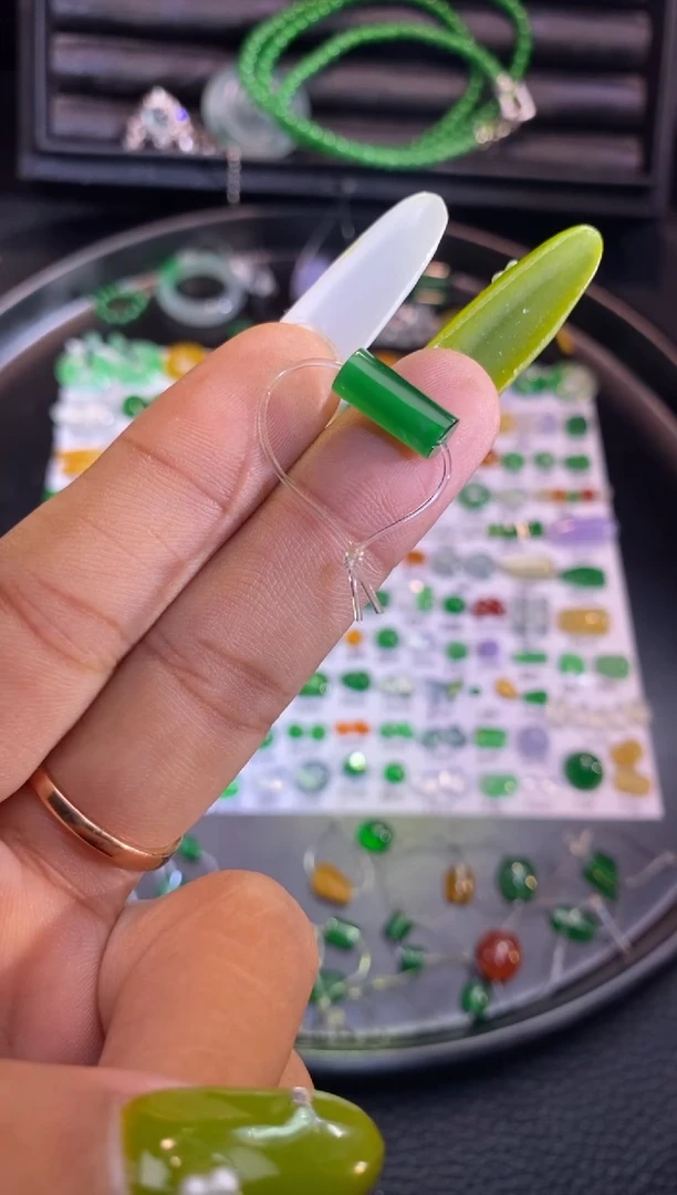 翡翠挂件未镶嵌珠子