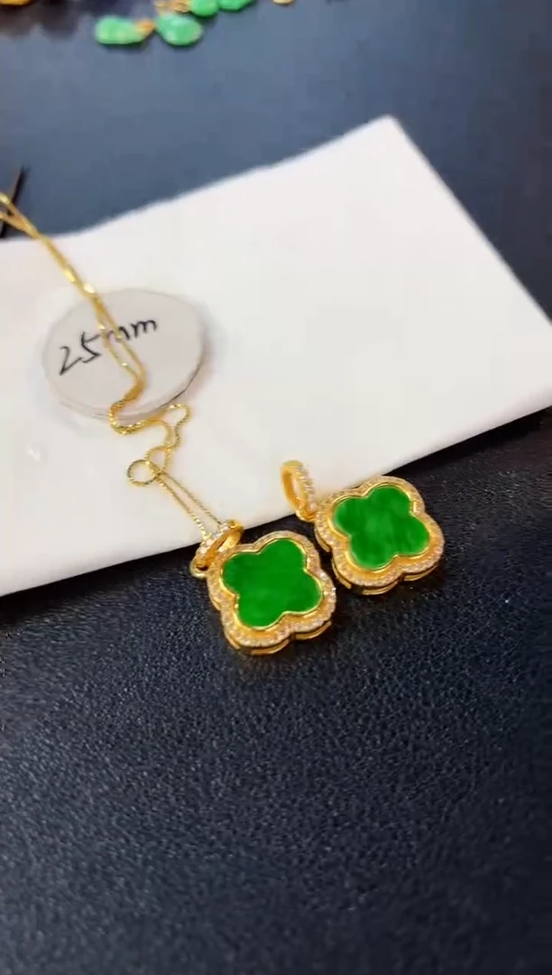 【闪购商品】翡翠吊坠(不含链)未镶嵌缅料A货/多样性发货/一件