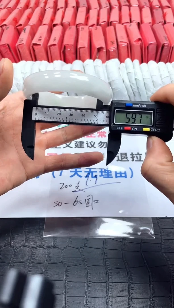 翡翠手镯未镶嵌所见所得，高冰美人镯！