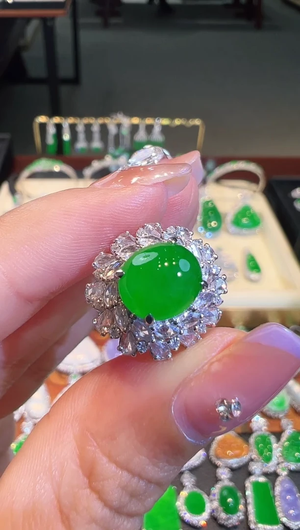 【闪购商品】翡翠戒指18K金镶嵌翡翠