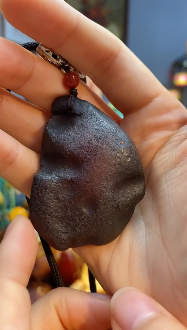 未镶嵌颈饰琥珀吊坠