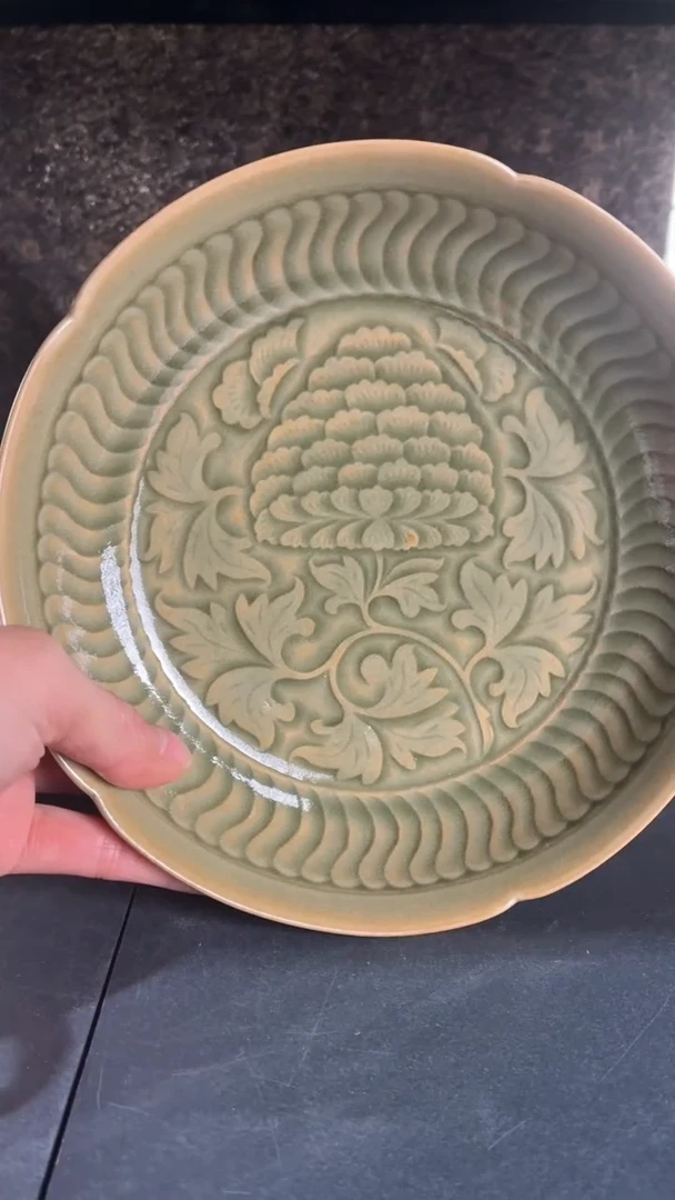 耀州窑仰山塔式牡丹盘微瑕