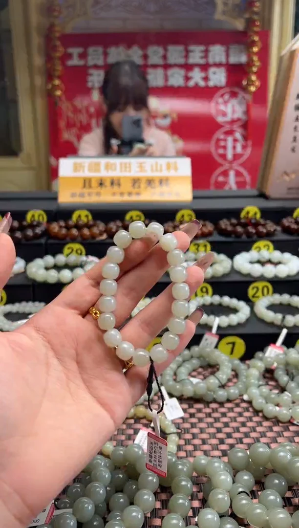 【闪购商品】和田玉手串未镶嵌且末料青白玉老型珠卡9*10手串