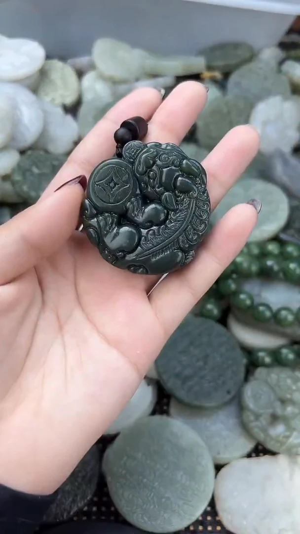 颈饰未镶嵌和田玉1