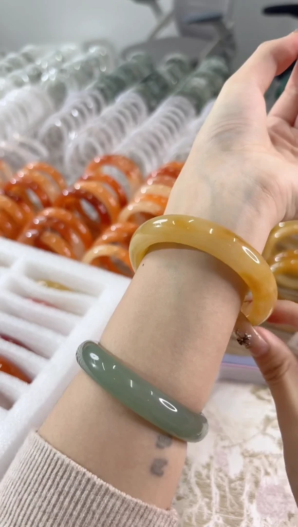 未镶嵌手镯石英质玉61-57HU