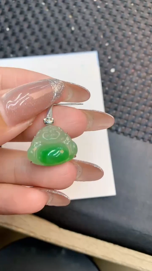 颈饰18K金镶嵌翡翠1