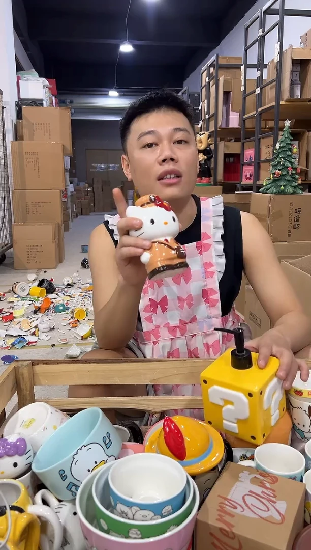 瓷片棕色kt猫邮递员存钱罐