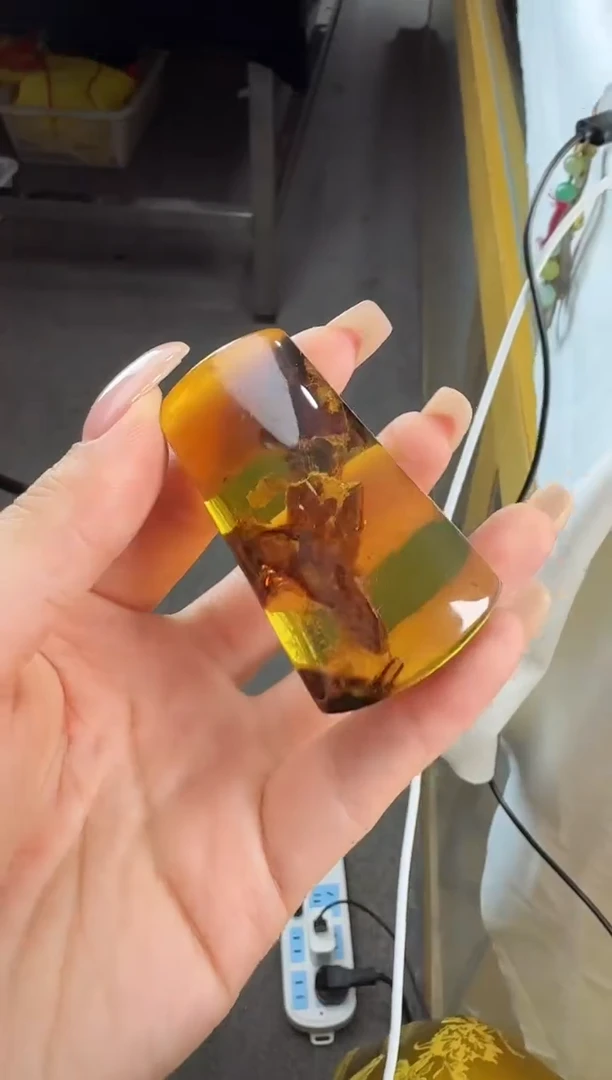 定制琥珀未镶嵌06017025