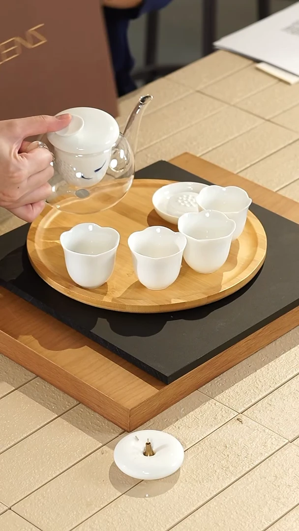 鱼荷.留白鱼荷.留白