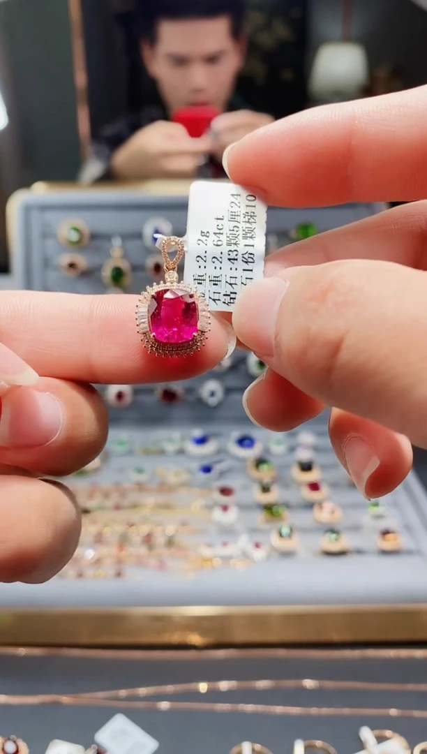 【闪购商品】碧玺颈饰18K金镶嵌2.64.