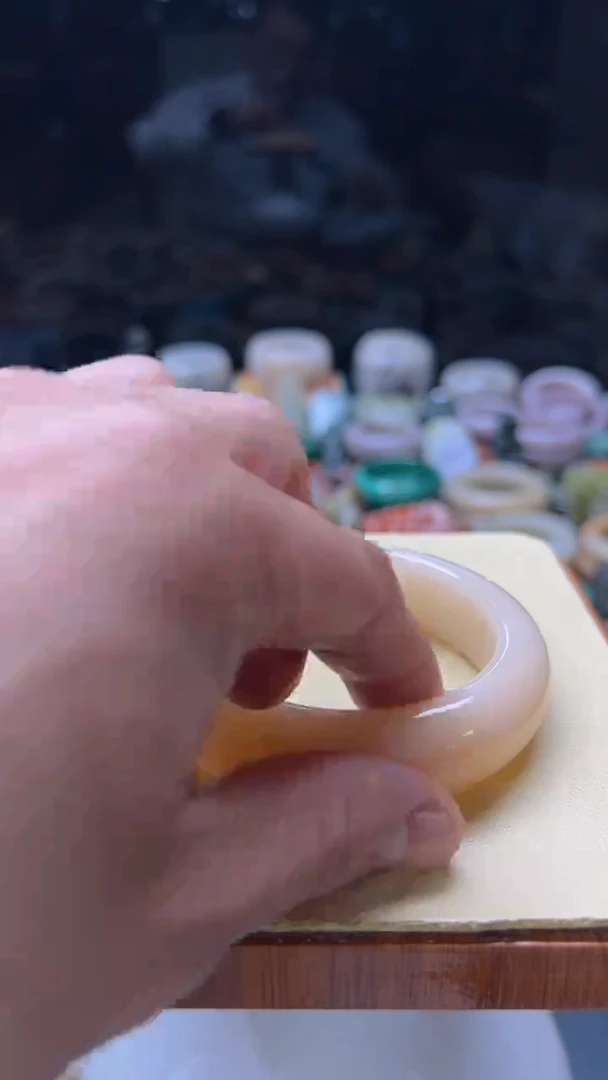 【闪购商品】石英质玉手镯未镶嵌128