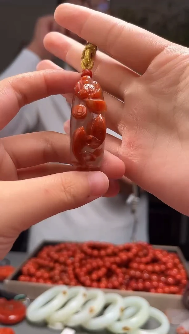 颈饰未镶嵌南红玛瑙吊坠