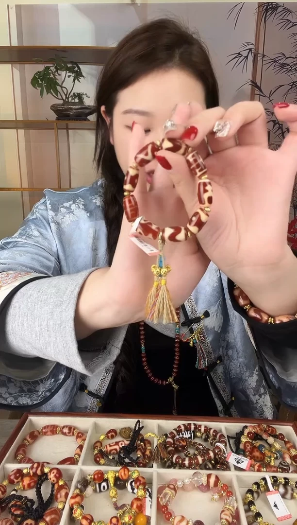 玛瑙/玉髓（覆膜）颈饰未镶嵌传世珠宝