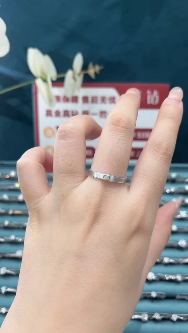 18K金镶嵌戒托钻石柚**姐1分/23圈