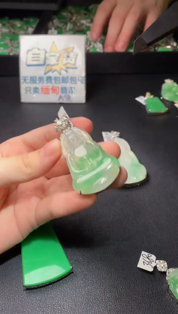 翡翠银S925镶嵌颈饰翡翠