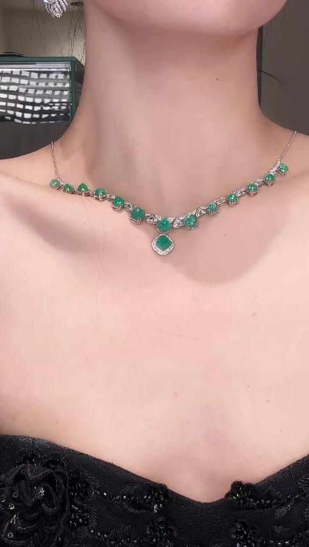 18K金镶嵌项链祖母绿E19.6ct祖母绿项链