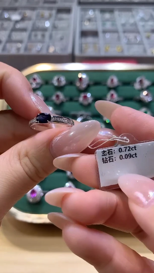 戒指蓝宝石18K金镶嵌戒指