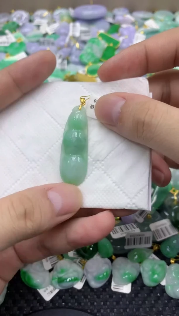 颈饰未镶嵌翡翠天然缅甸翡翠A货