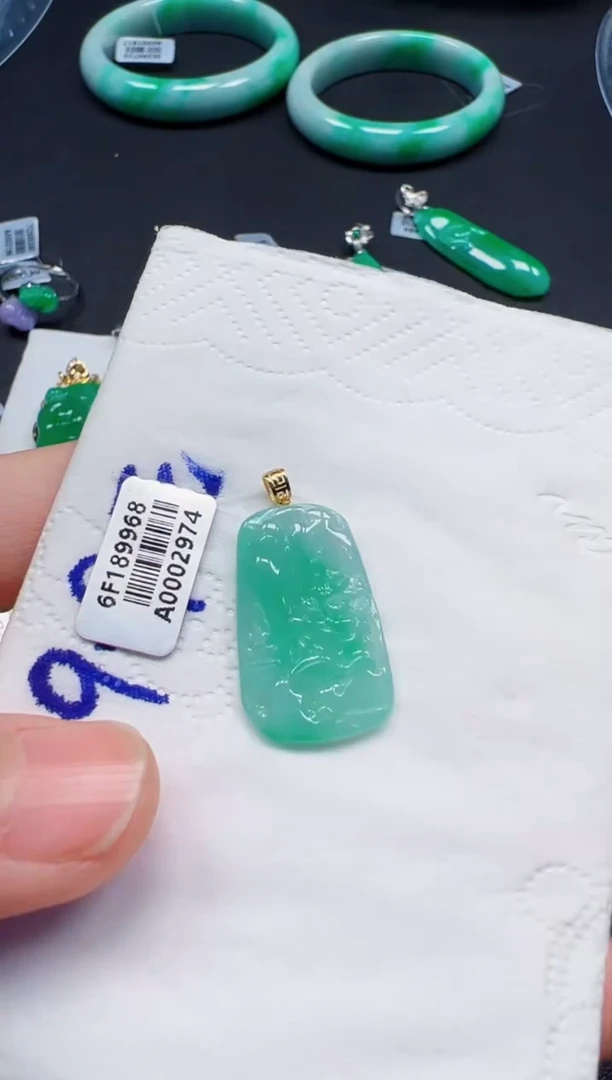 【闪购商品】翡翠吊坠(不含链)18K金镶嵌9.9