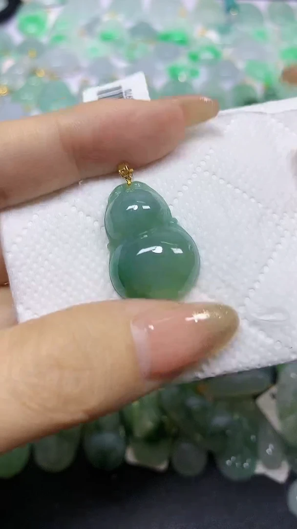 颈饰18K金镶嵌翡翠A货