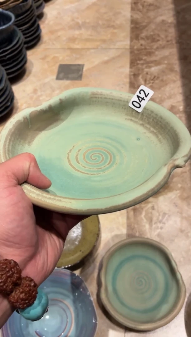瓷、****.42微瑕苏打绿手工盘1个