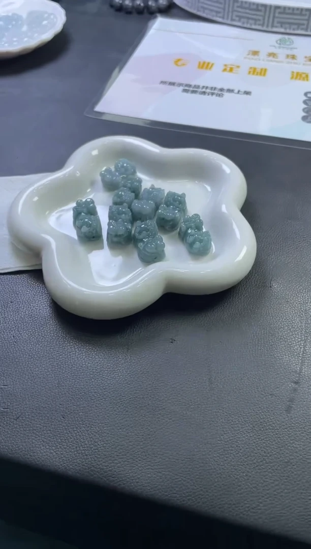 翡翠未镶嵌颈饰貔貅多样性发一件