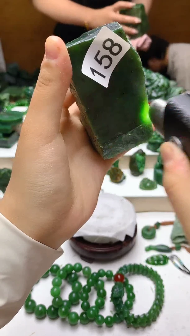 未镶嵌和田玉（碧玉）珠宝半成品158