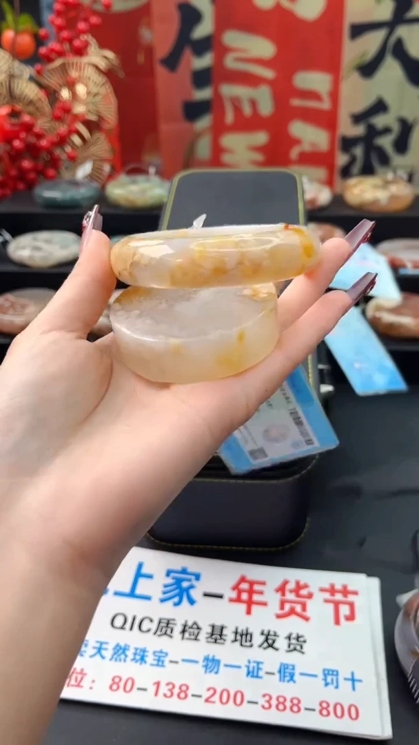 【闪购商品】石英质玉手镯未镶嵌赠送镯心（62圈口