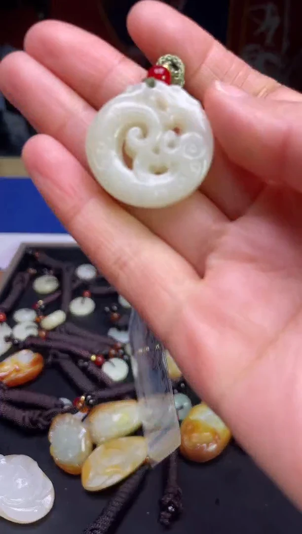 颈饰未镶嵌和田玉1