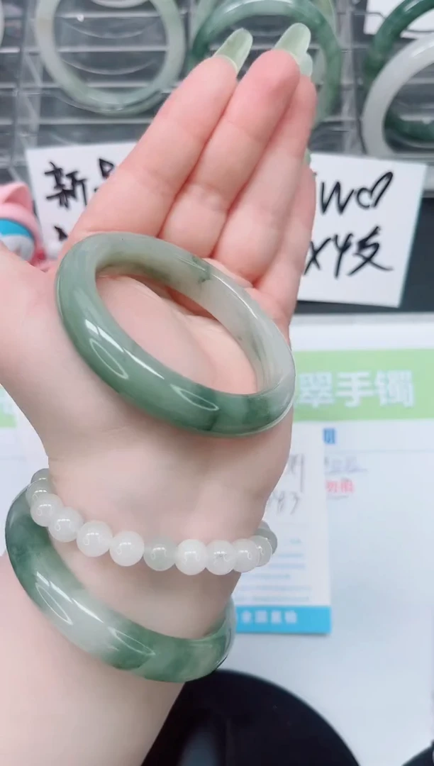 【闪购商品】石英质玉手镯未镶嵌a319