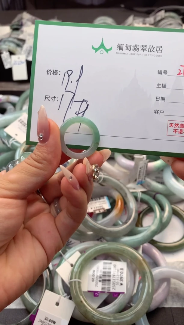 定制翡翠未镶嵌毛货需精细抛光+多人