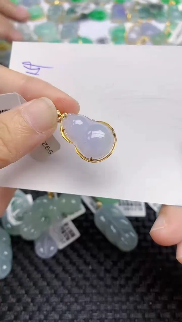 翡翠18K金镶嵌颈饰天然A货翡翠