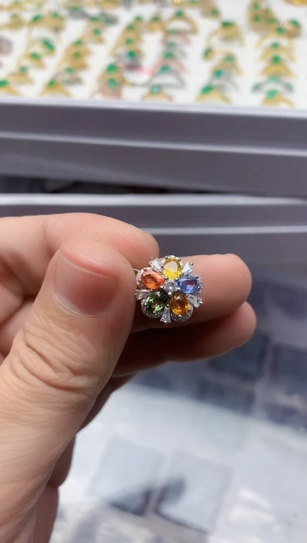 【闪购商品】蓝宝石颈饰银S925镶嵌........