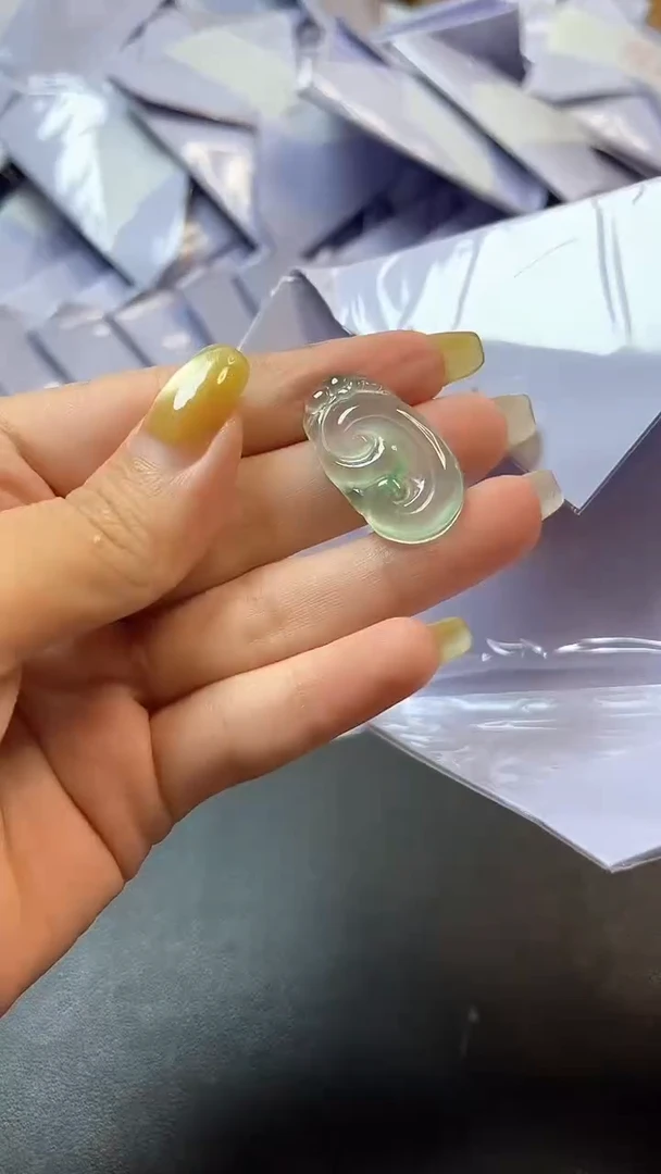 翡翠未镶嵌颈饰时尚女士精品吊坠