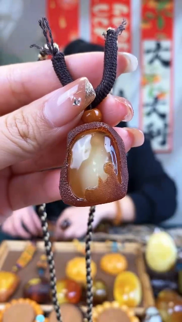 【闪购商品】琥珀裸石未镶嵌基地发货 一物一证 顺丰包邮