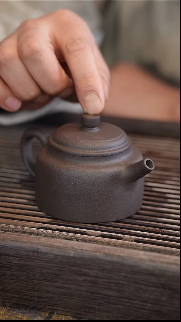 茶壶紫砂出水不好   160cc 德中 黑金砂