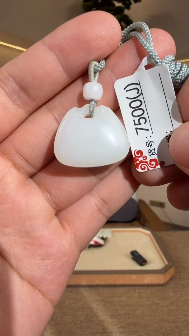 颈饰未镶嵌和田玉J