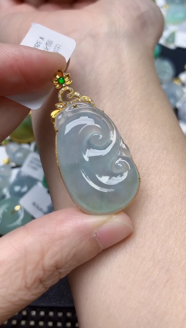 颈饰18K金镶嵌翡翠天然缅甸A货翡翠