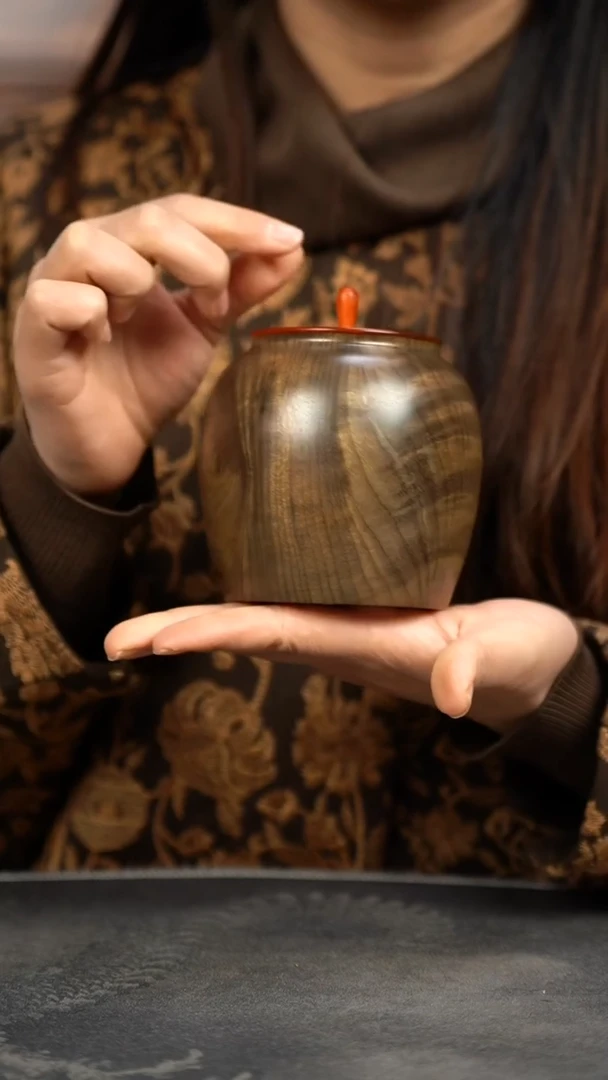【闪购商品】金丝楠木雕满花原木精工茶仓醒茶罐308