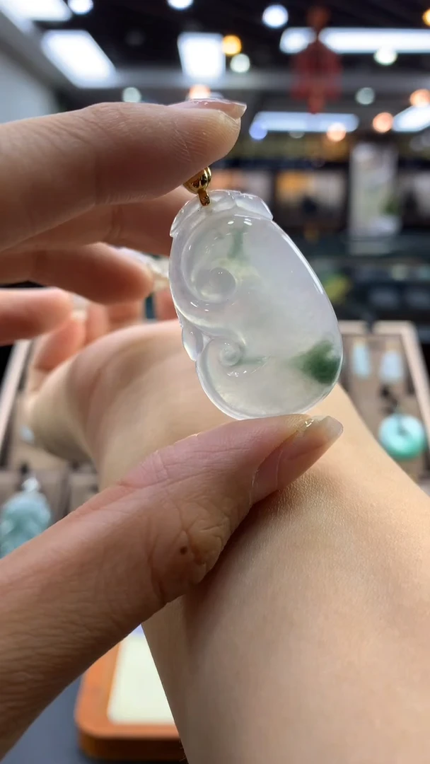 翡翠18K金镶嵌颈饰如意