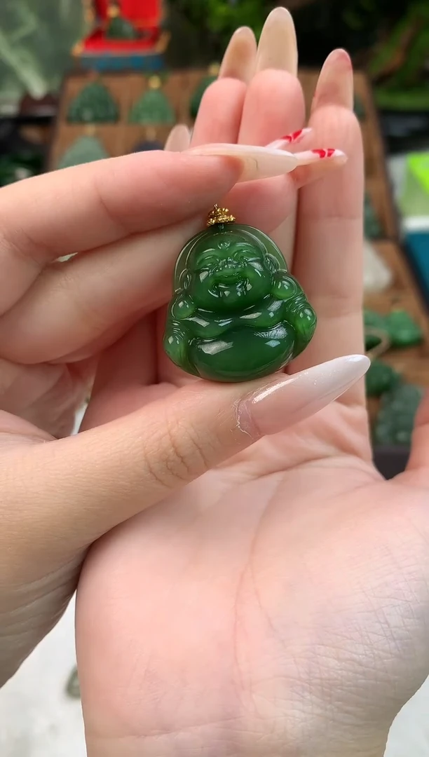 颈饰未镶嵌和田玉吊坠