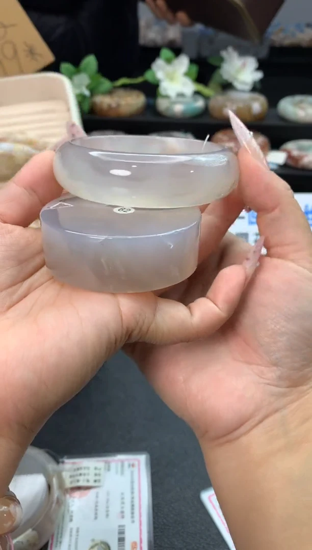 未镶嵌手镯石英质玉（61-62圈口）赠送镯心 无证书