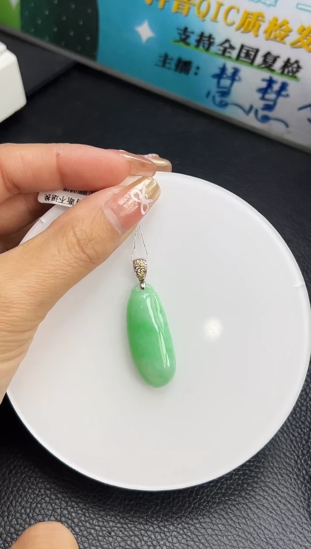 【闪购商品】翡翠颈饰18K金镶嵌YM1047-2 福瓜