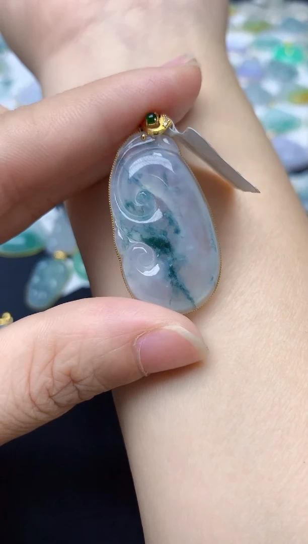 翡翠18K金镶嵌颈饰天然缅甸A货翡翠